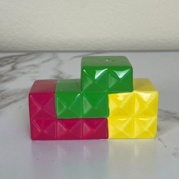 Loot Crate Tetris Ceramic Salt and Pepper Set - Picture 3 of 13
